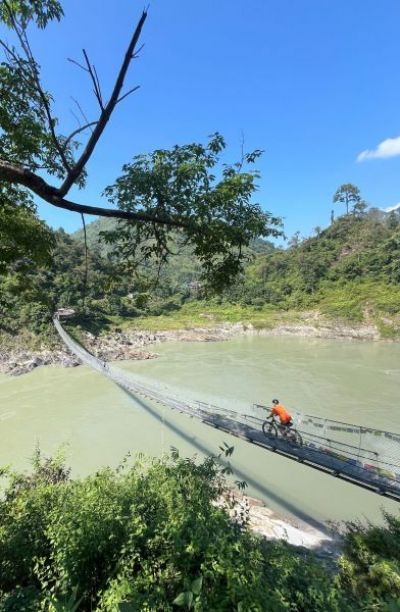 Paul Booth Cycling on the  tour with redspokes